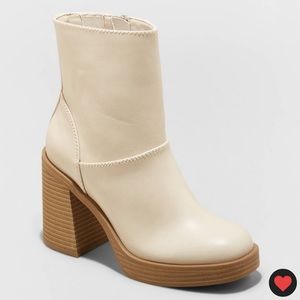 Olly Platform Boots
